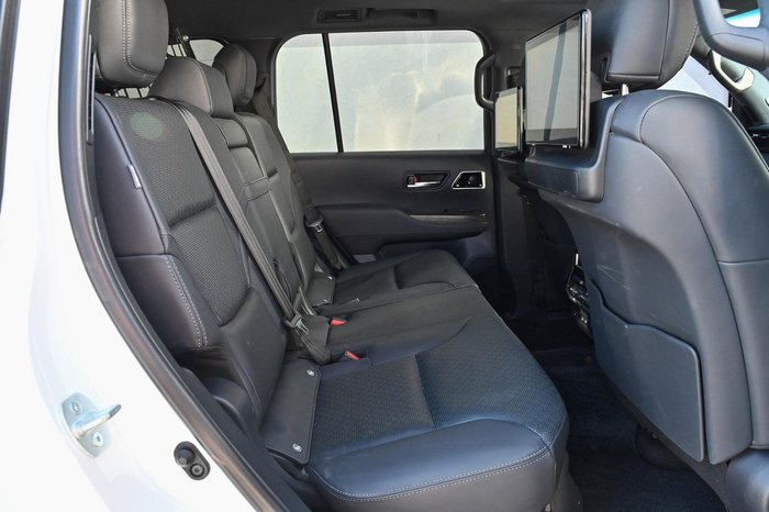 2022 Toyota Landcruiser Sahara FJA300R 4X4 Dual Range Crystal Pearl