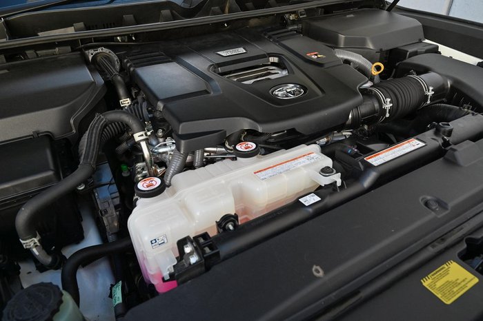 2022 Toyota Landcruiser Sahara FJA300R 4X4 Dual Range Crystal Pearl