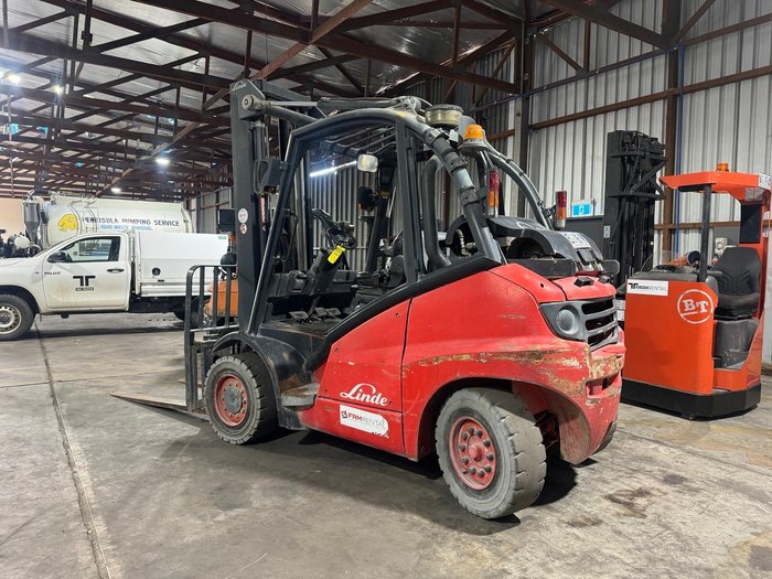 2006 Linde H40t Forklift Red