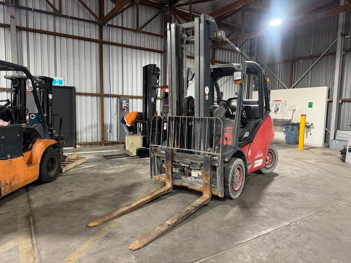 2006 Linde H40t Forklift Red