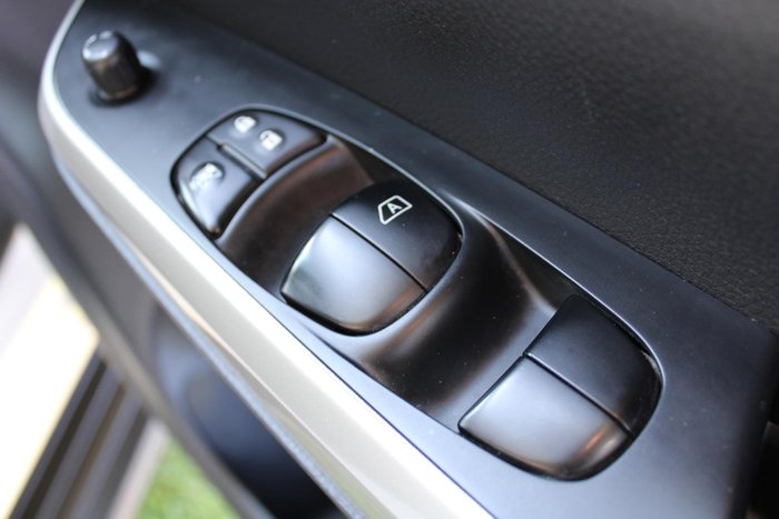 2020 Nissan Navara SL