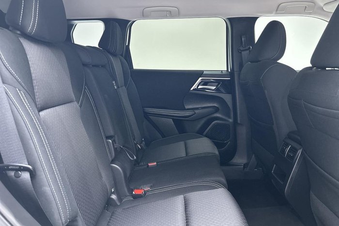 2024 Mitsubishi Outlander LS