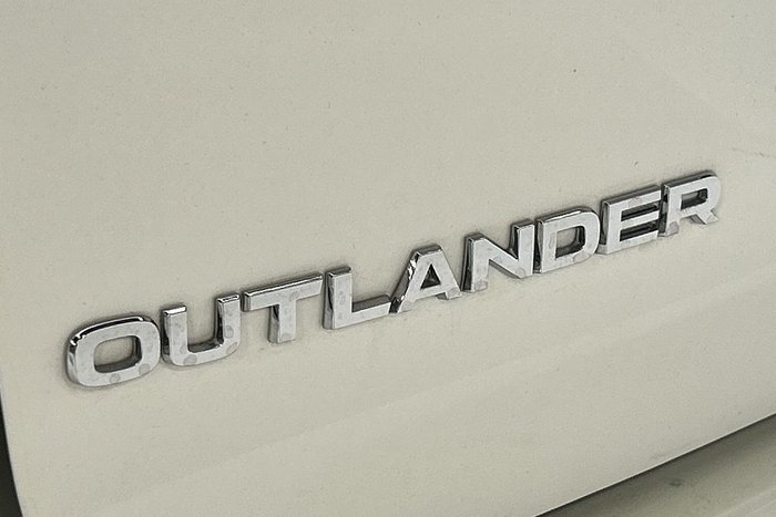 2024 Mitsubishi Outlander LS