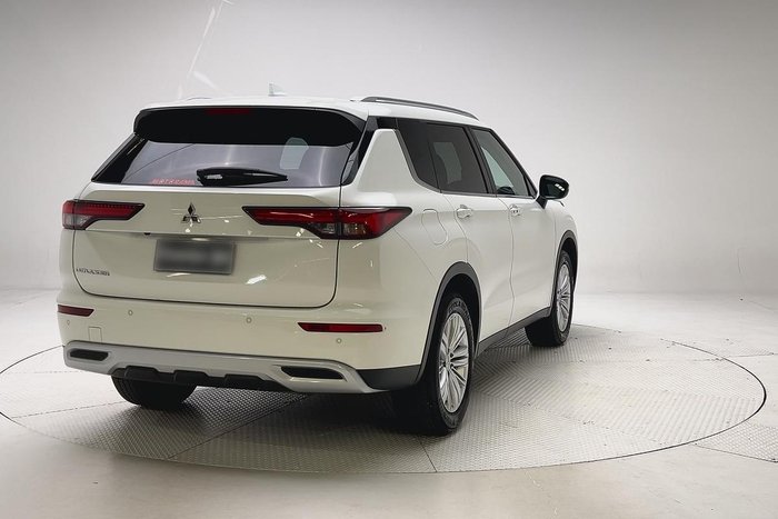 2024 Mitsubishi Outlander LS