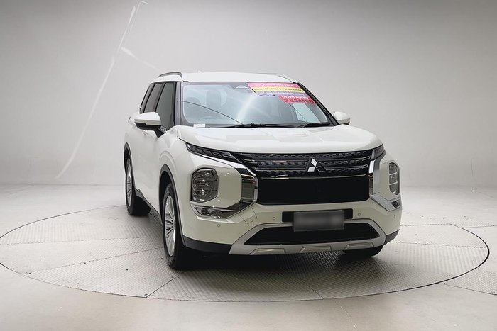 2024 Mitsubishi Outlander LS