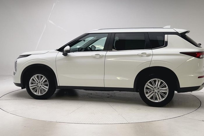 2024 Mitsubishi Outlander LS