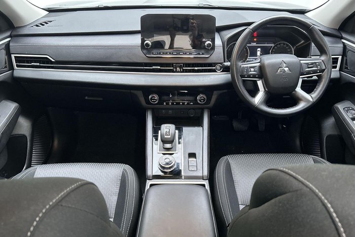 2024 Mitsubishi Outlander LS