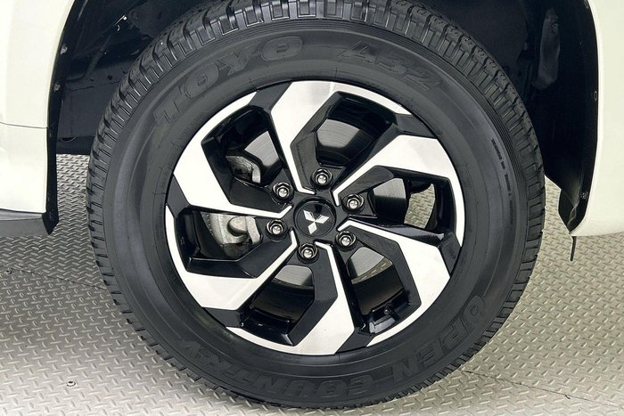 2024 Mitsubishi Pajero Sport GLS