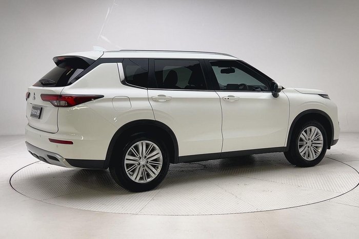 2024 Mitsubishi Outlander LS