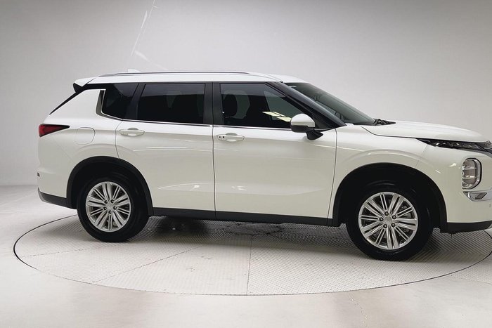 2024 Mitsubishi Outlander LS