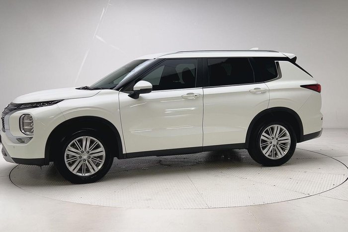 2024 Mitsubishi Outlander LS