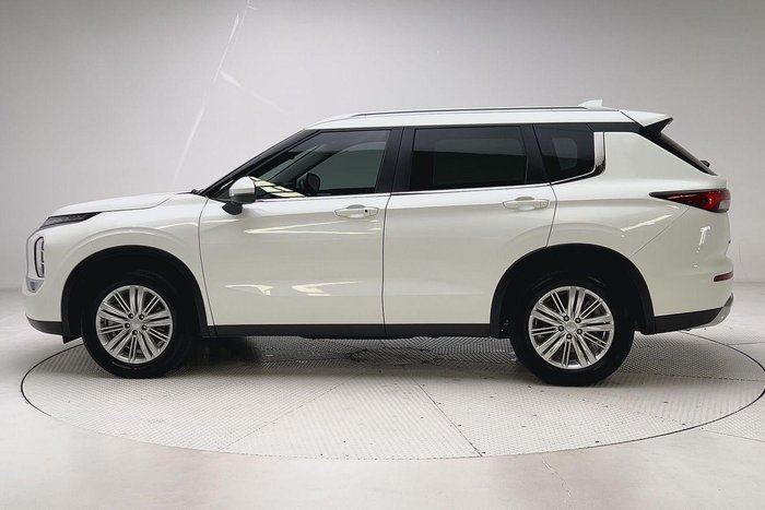 2024 Mitsubishi Outlander LS