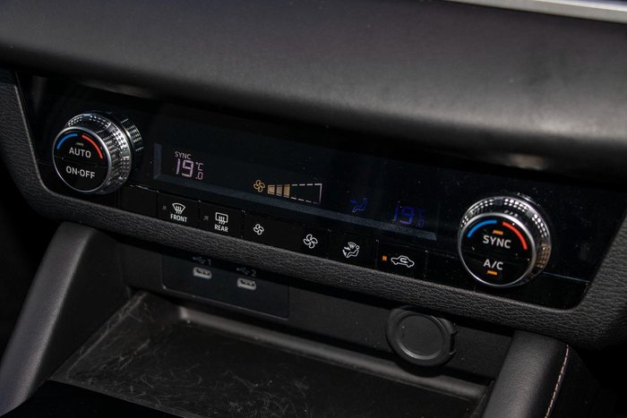 2025 Mitsubishi Outlander ES