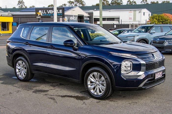 2025 Mitsubishi Outlander ES