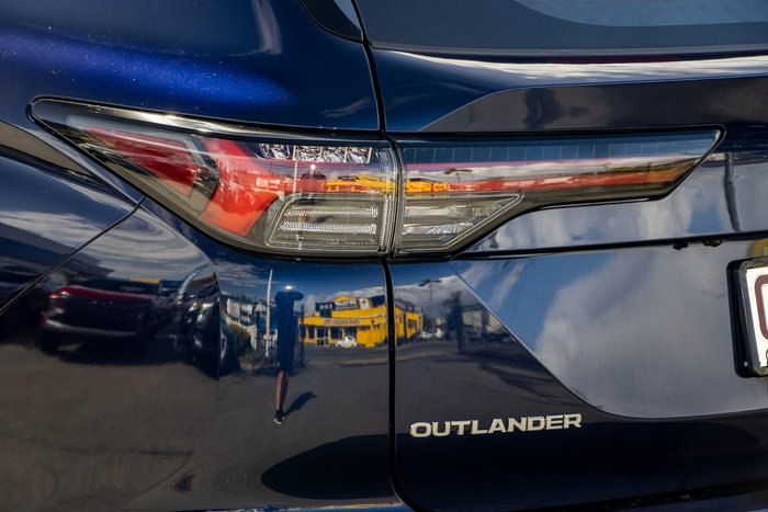 2025 Mitsubishi Outlander ES