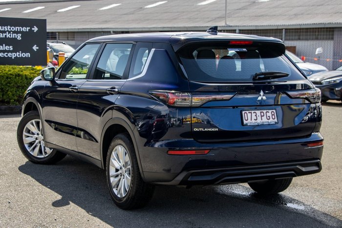 2025 Mitsubishi Outlander ES