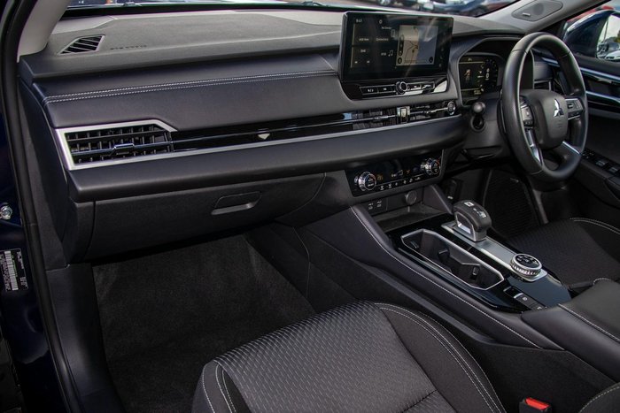 2025 Mitsubishi Outlander ES