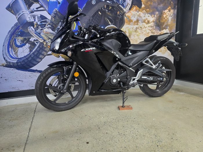 2014 Honda CBR300R BLACK