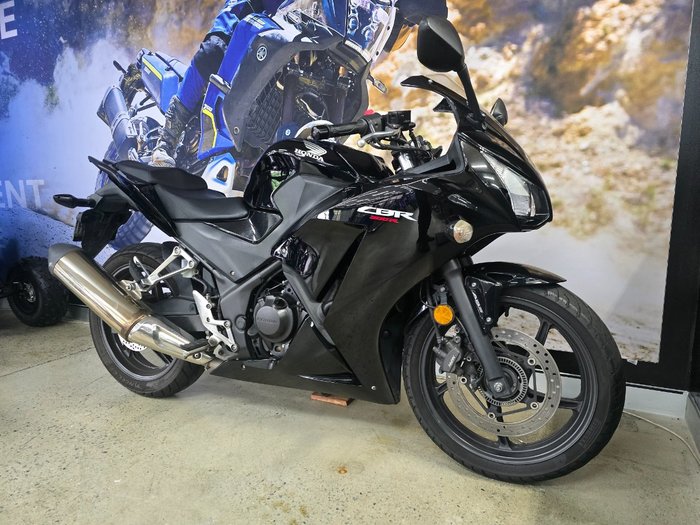 2014 Honda CBR300R BLACK