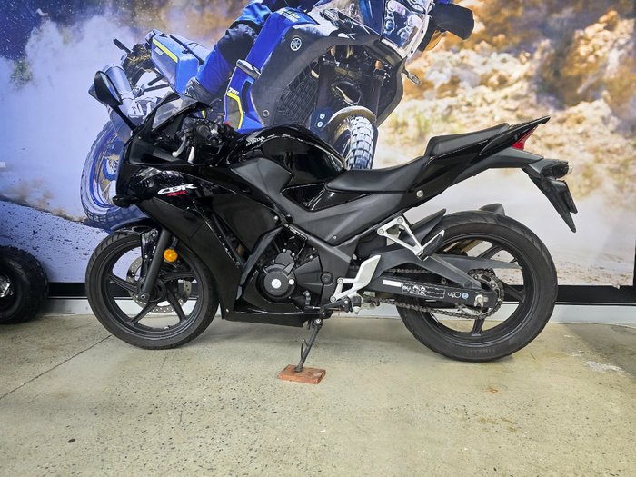 2014 Honda CBR300R BLACK