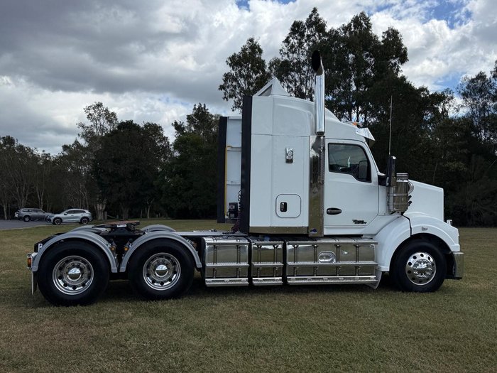 2023 Kenworth T610 SAR White
