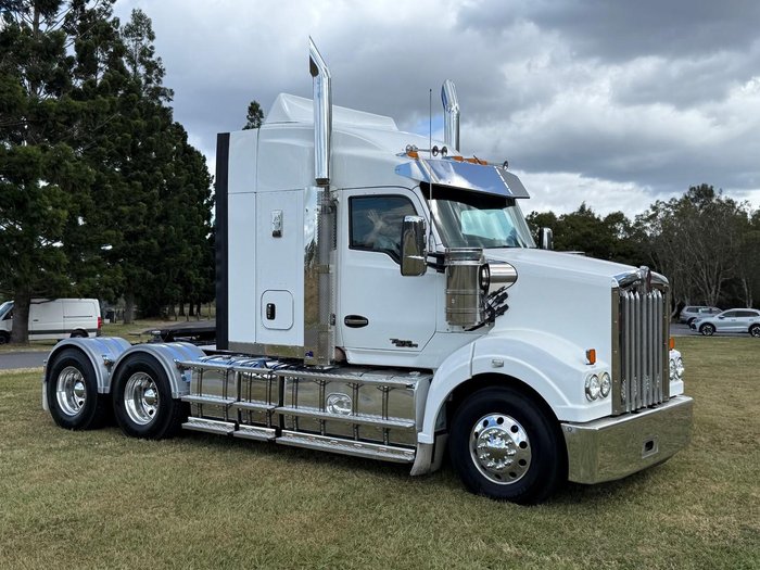 2023 Kenworth T610 SAR White