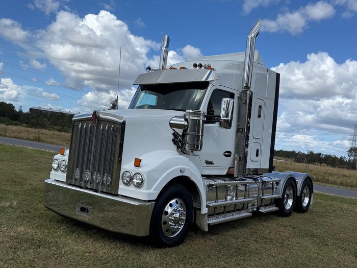 2023 Kenworth T610 SAR White