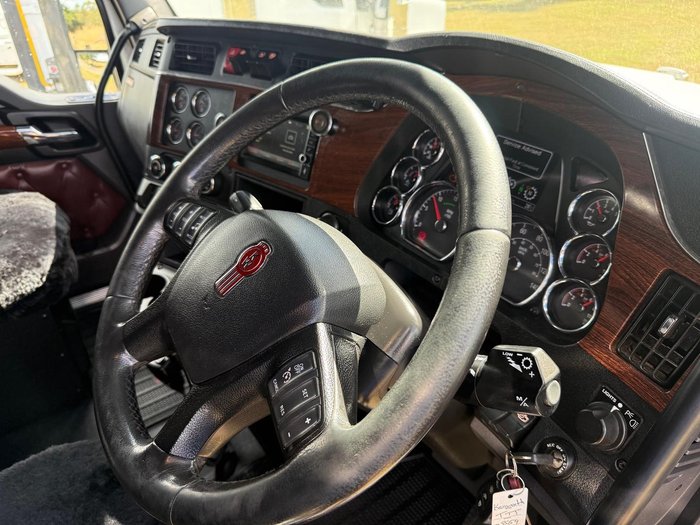 2023 Kenworth T610 SAR White