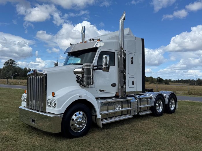 2023 Kenworth T610 SAR White