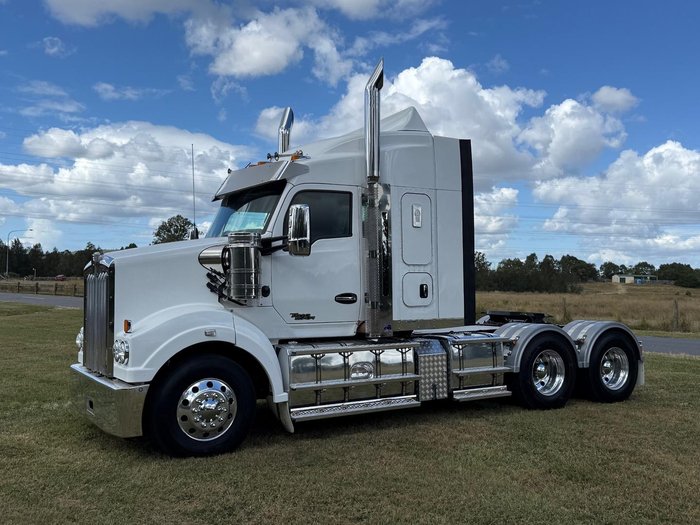 2023 Kenworth T610 SAR White