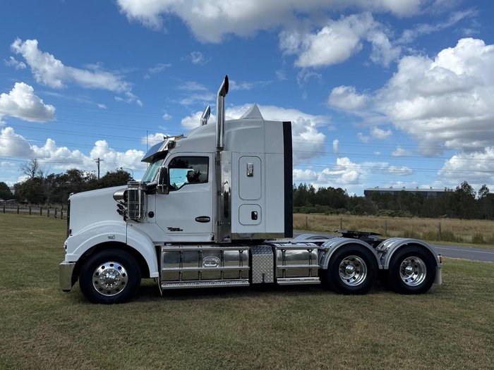 2023 Kenworth T610 SAR White