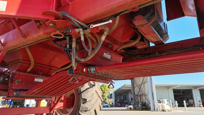 0 USED MORRIS 8336 AIR SEEDER WITH 3 BINS RED