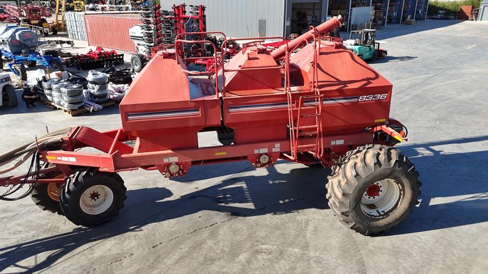 0 USED MORRIS 8336 AIR SEEDER WITH 3 BINS RED