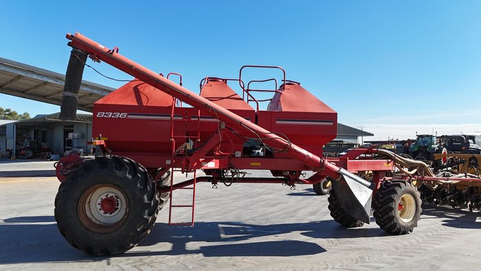 0 Morris 8336 Air Seeder With 3 Bins Used RED