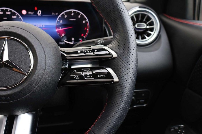 2025 Mercedes-Benz GLB-Class GLB200
