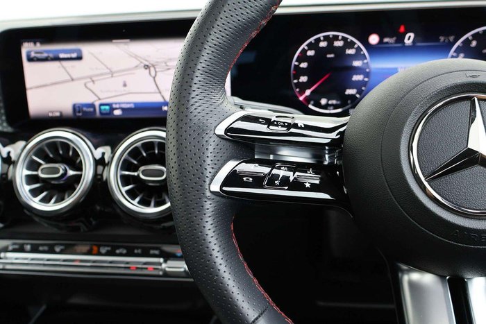 2025 Mercedes-Benz GLB-Class GLB200
