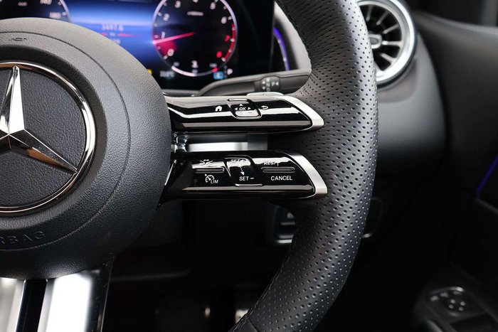 2025 Mercedes-Benz GLB-Class GLB200