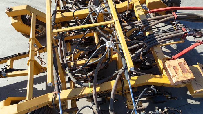 0 SERAFIN ULTISOW 12M DISC SEEDER WITH 48 ROWS USED Yellow