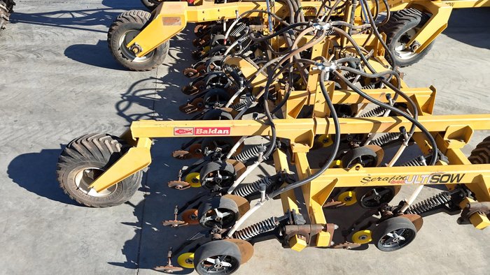 0 SERAFIN ULTISOW 12M DISC SEEDER WITH 48 ROWS USED Yellow