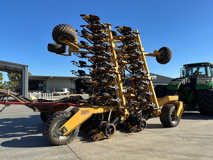 0 USED SERAFIN ULTISOW 12M DISC SEEDER WITH 48 ROWS Yellow