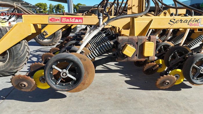 0 SERAFIN ULTISOW 12M DISC SEEDER WITH 48 ROWS USED Yellow