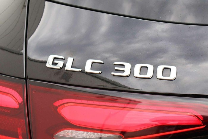 2025 Mercedes-Benz GLC-Class GLC300