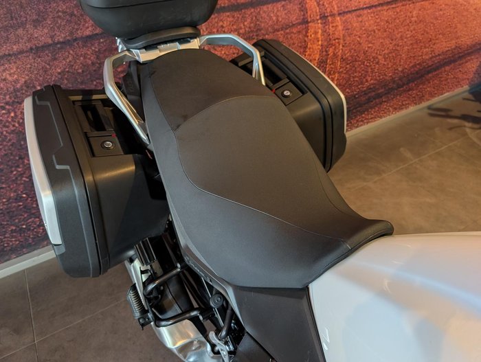 2017 Suzuki V-Strom 650XT (DL650XA) V-Strom White