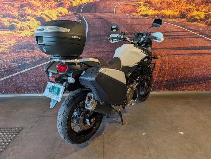 2017 Suzuki V-Strom 650XT (DL650XA) V-Strom White