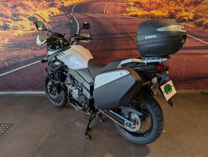 2017 Suzuki V-Strom 650XT (DL650XA) V-Strom White