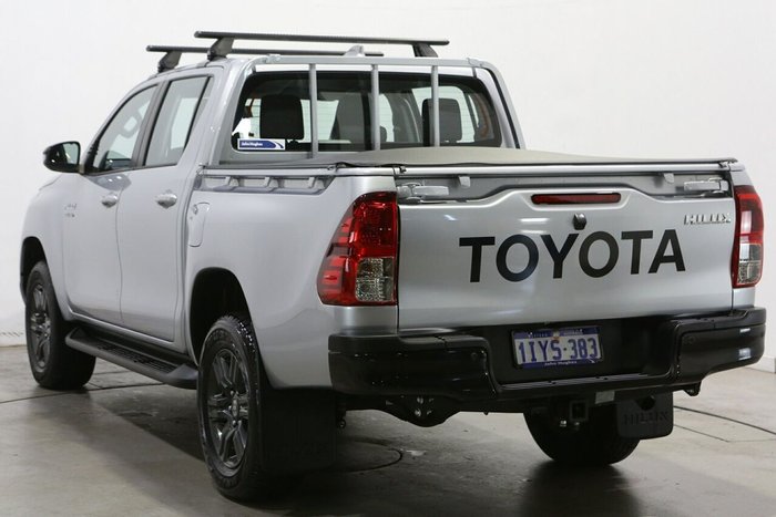 2025 Toyota Hilux SR