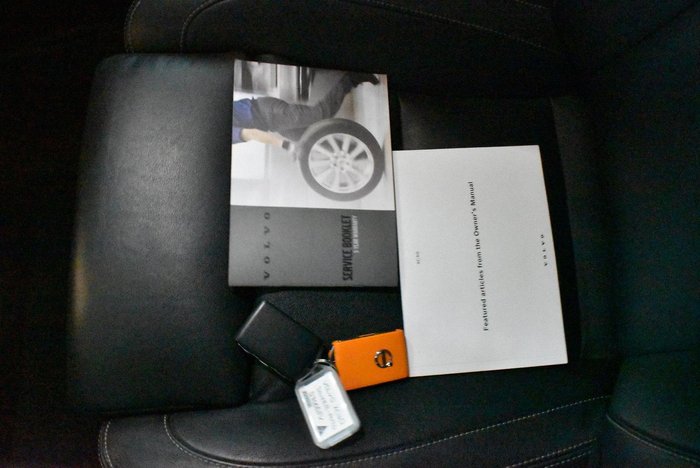 2023 Volvo XC40 Ultimate B4 Bright