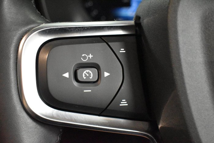 2023 Volvo XC40 Ultimate B4 Bright