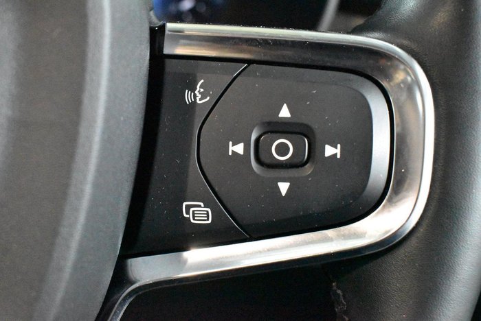 2023 Volvo XC40 Ultimate B4 Bright
