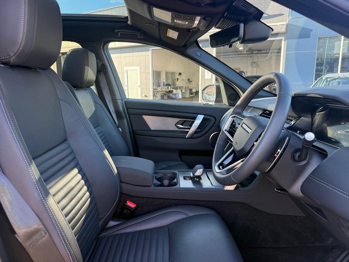 2024 Land Rover Discovery Sport P300e Dynamic SE
